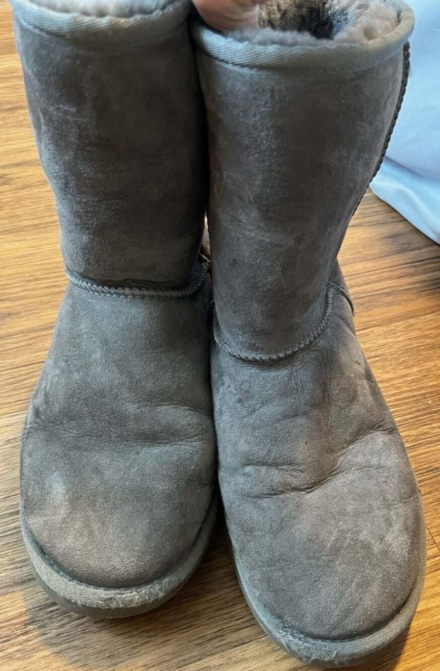 UGG Australia Classic Short Boots Gray Suede Shearling Y2K Cozy Winter Après Ski